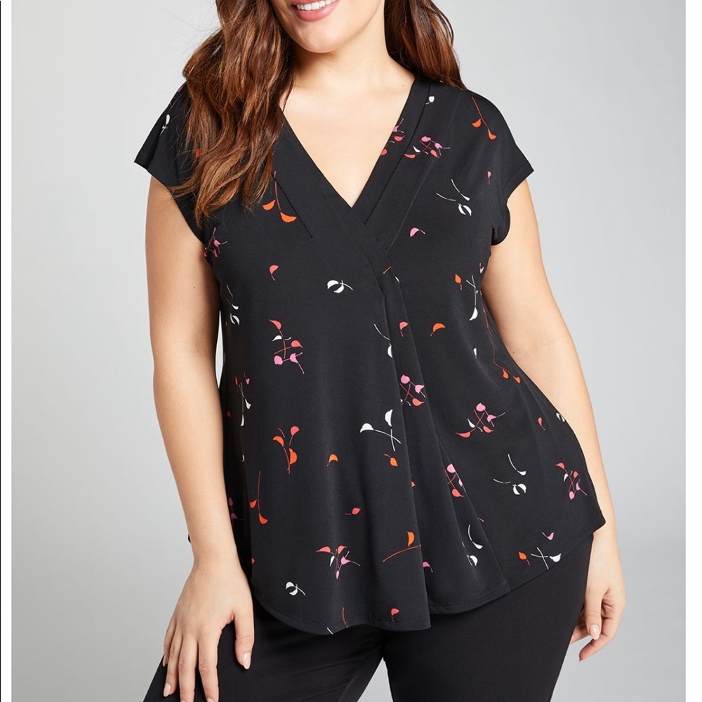 NEVER WORN. Knit pleat-front top